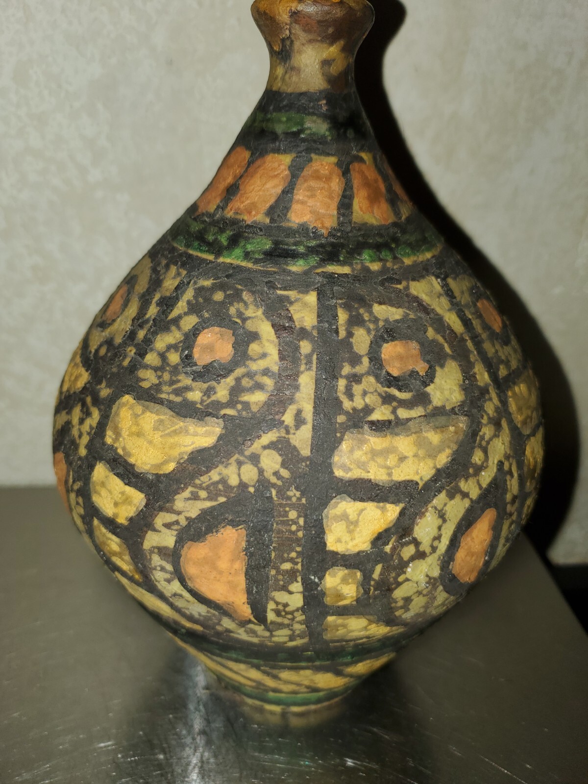 STUNNING! VINTAGE ITALY ART POTTERY ORANGE YELLOW GREEN BLACK 8″ VASE. AS IS!