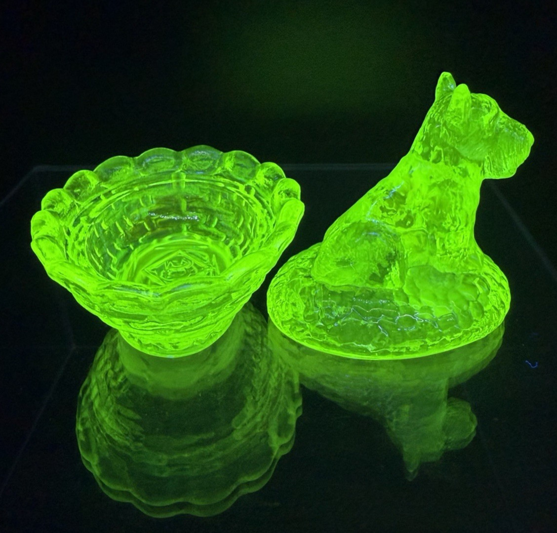 Boyd Scottie Dog on Nest Salt 2.5″ Vaseline Iridescent Uranium Glass UV Glow HTF