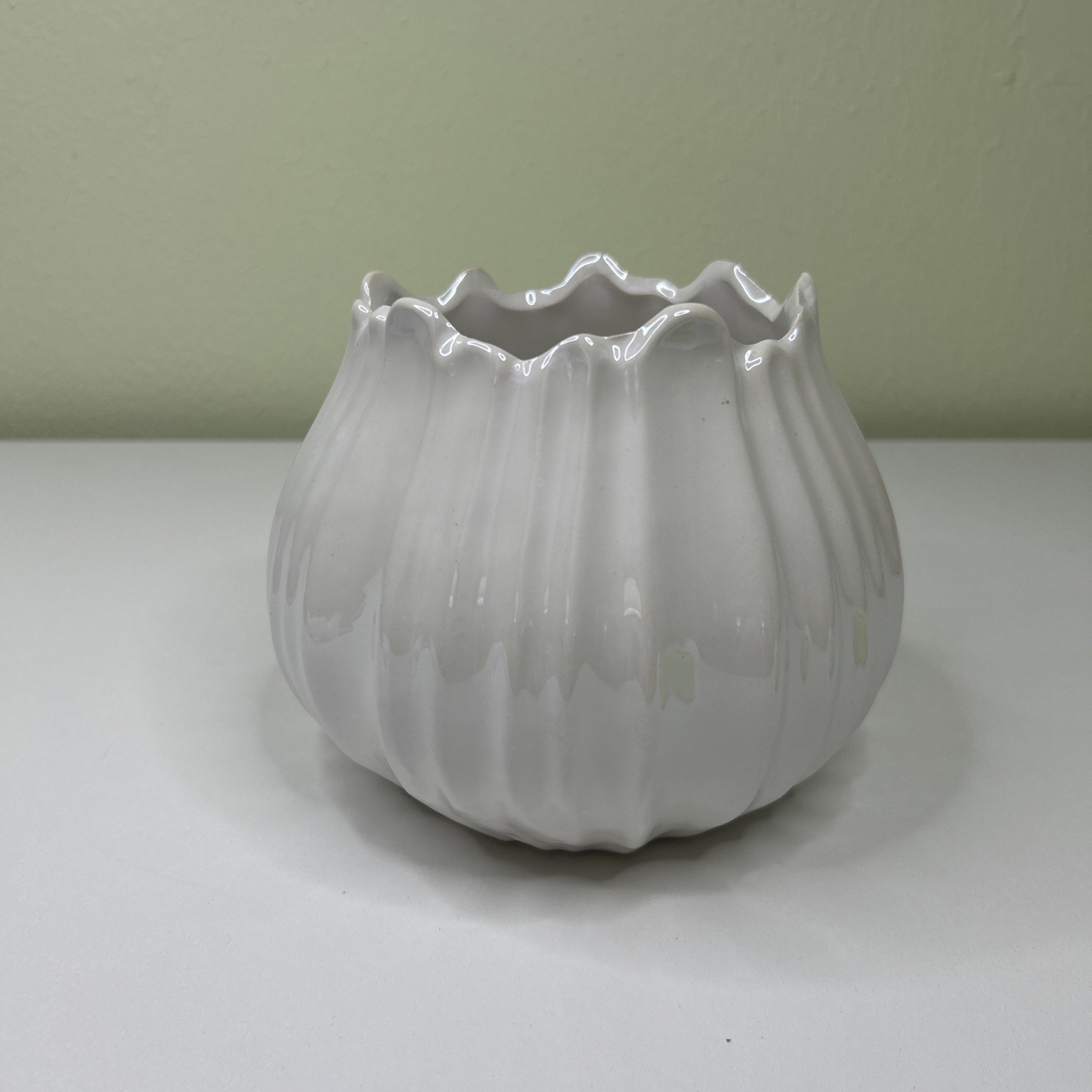 Glossy Beautiful White Ceramic Round Planter Or Vase 5”Hx7”W 4” Top Opening