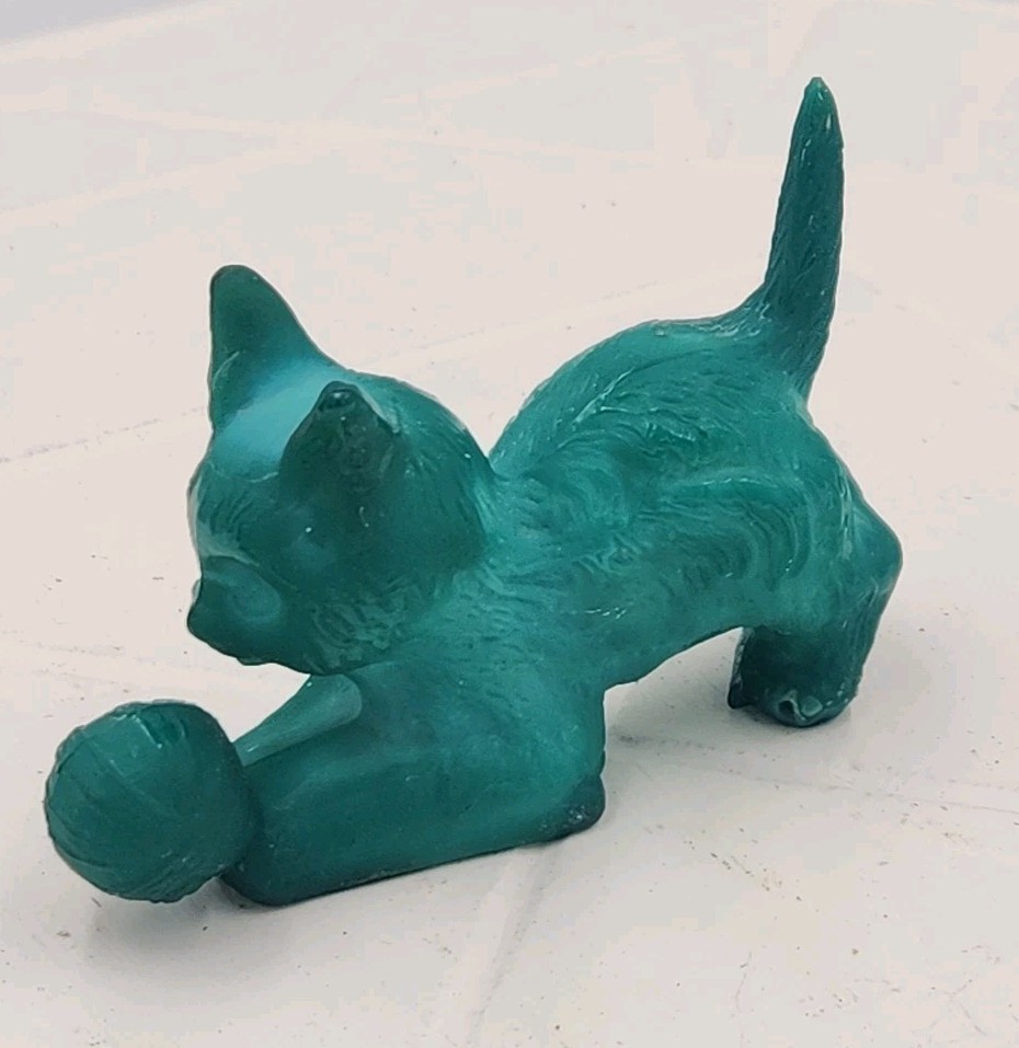 Moser Signed Satin Malachite Green Slag Glass Cat Kitten Figurine RARE 2″ T