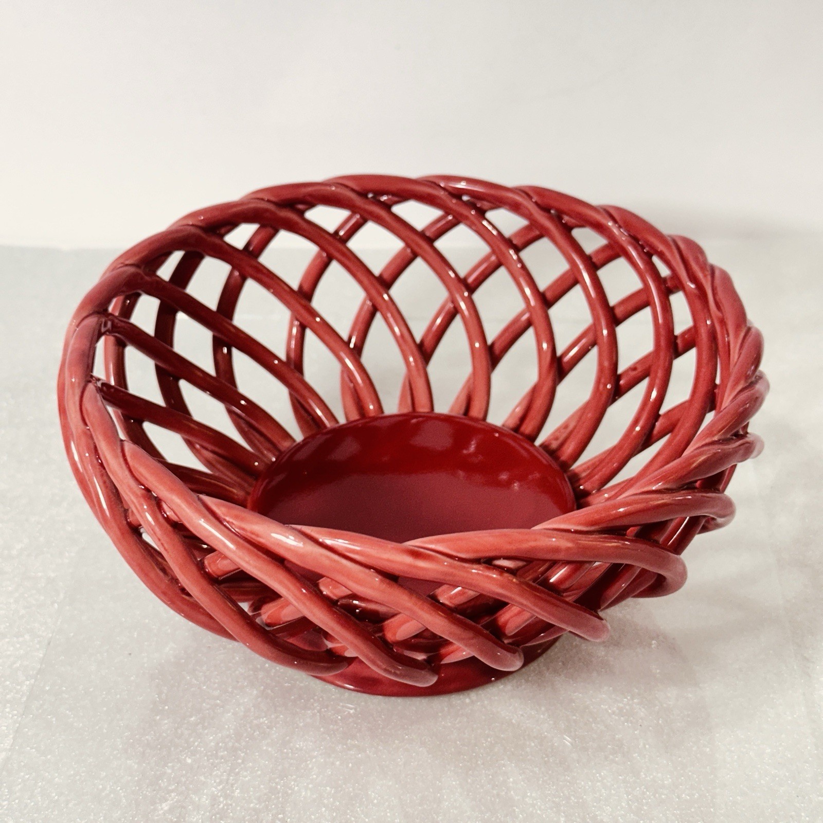 Home Porcelain Woven Lattice Bread Basket Fruit Bowl in Coral 7″ Round Diameter