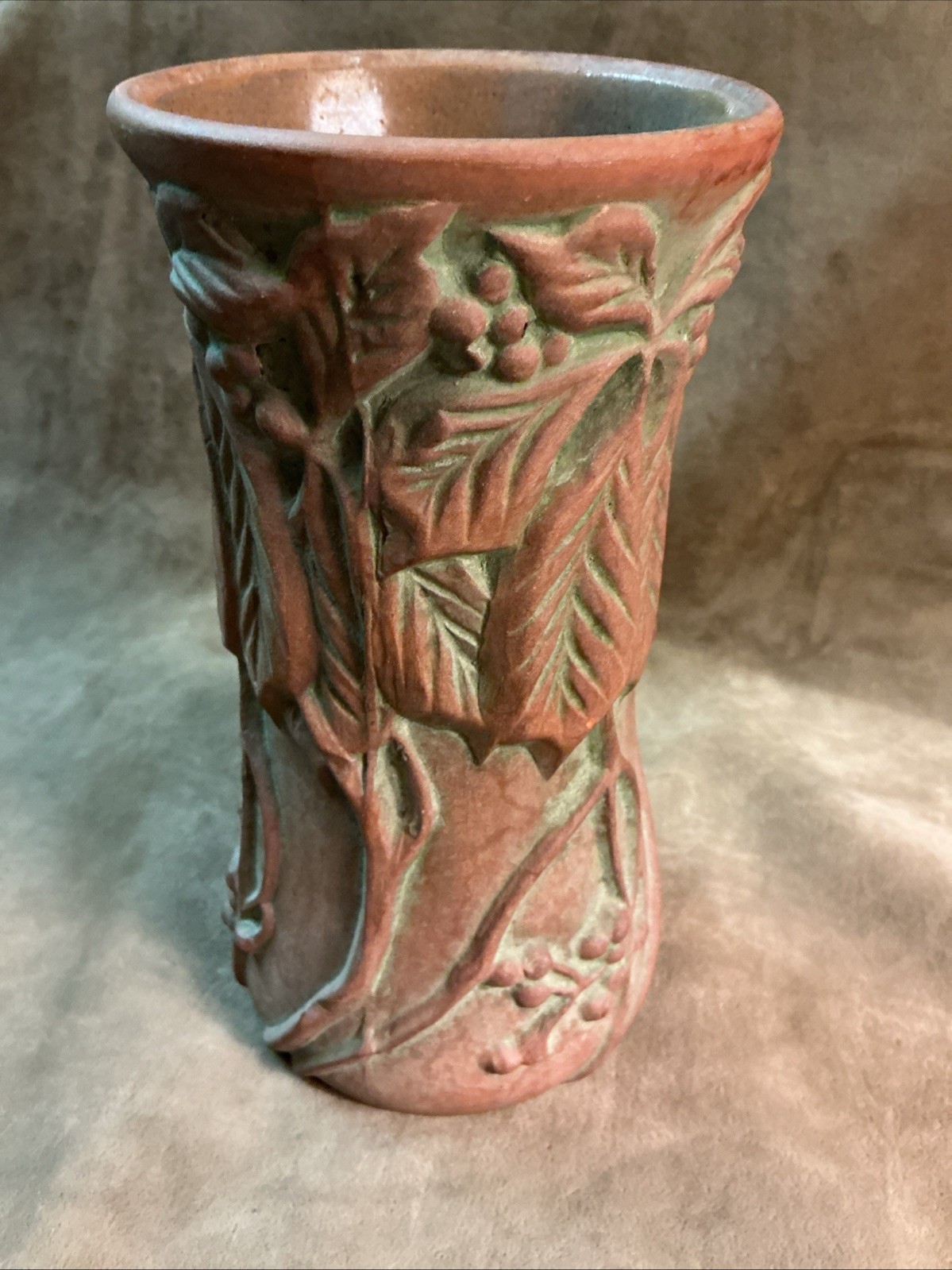 Vintage peters & Reed Moss Aztec terra-cotta art pottery Ohio berries &leaf Vase