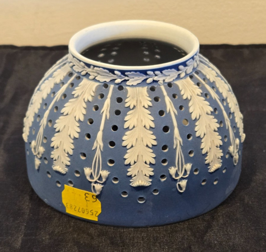 Wedgwood Jasperware Lamp Shade – Hightower Collection – Texas Exhibit 2012
