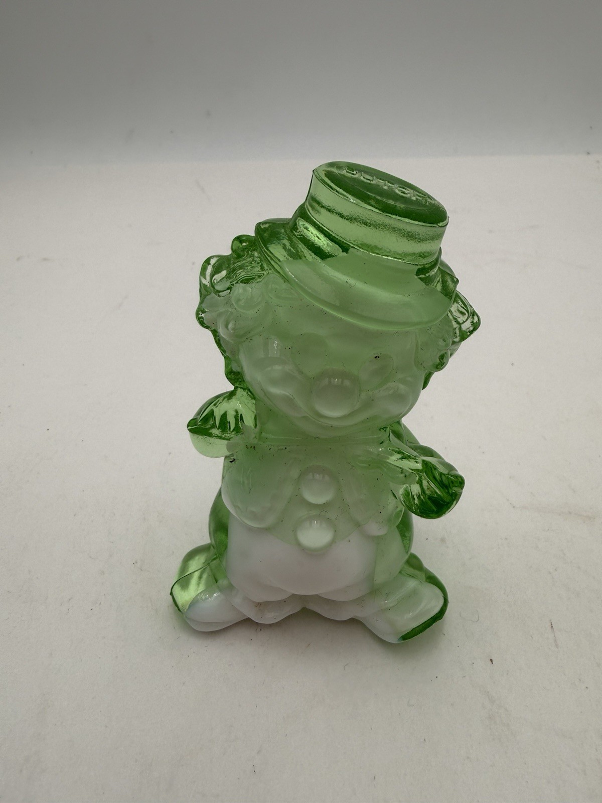 MOSSER GLASS – The Fiddler Clown 3.75″ White & Clear Green Slag – BUTCH E137