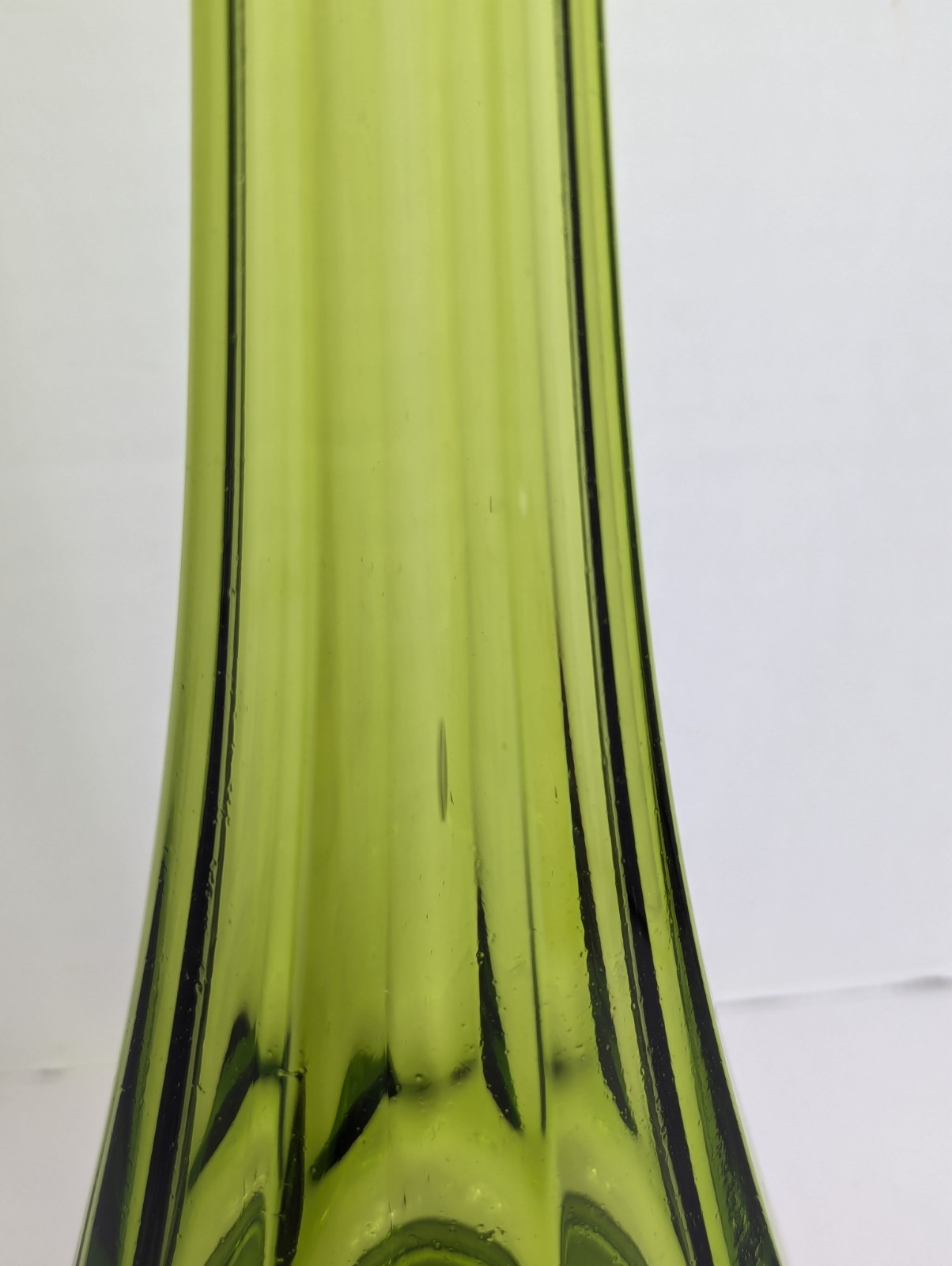 LE Smith Green Swung Vase Mid Century 20.5″ Tall Vintage 1960’s