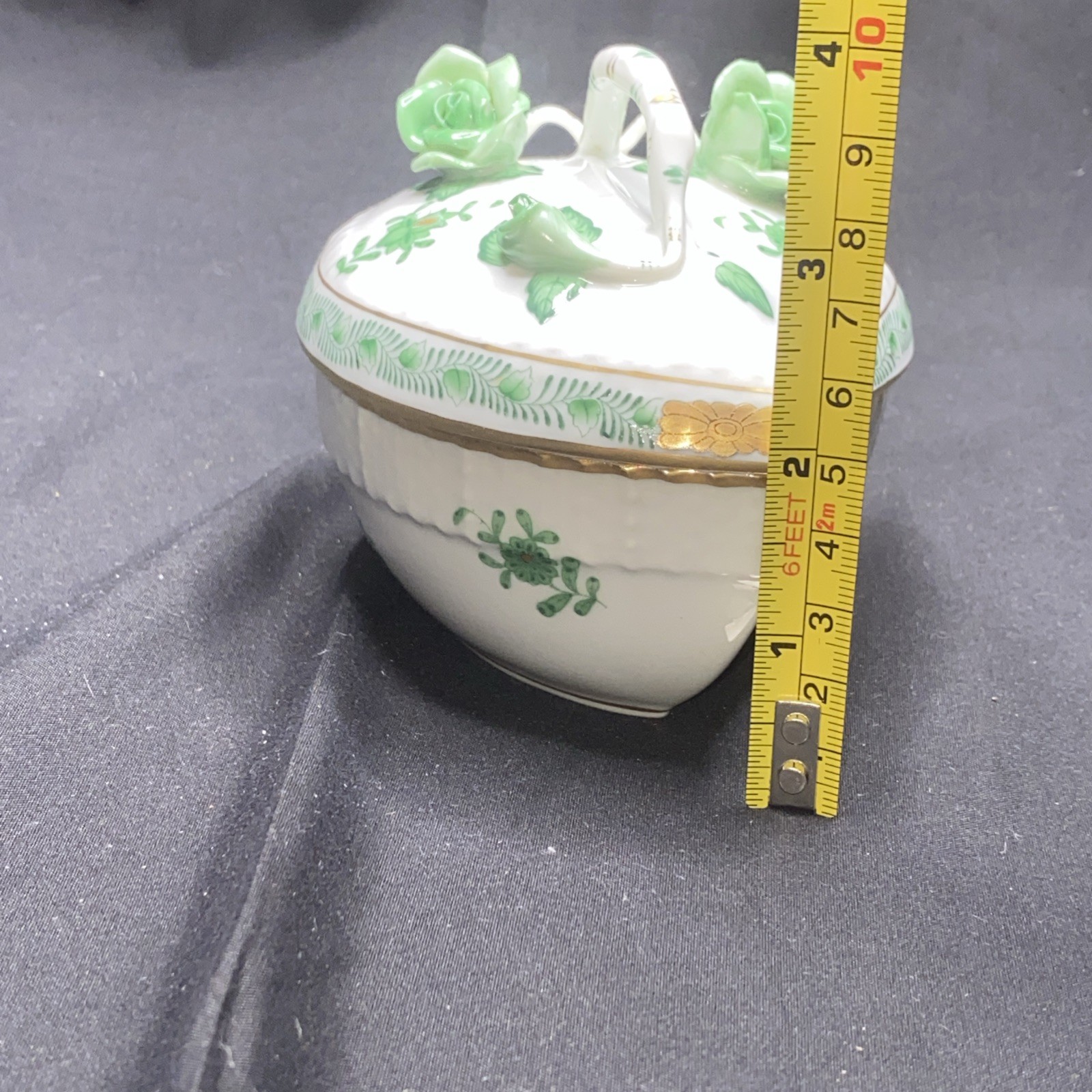 Herend Chinese Bouquet Green Covered Heart Shaped Trinket Box Rose Handle Gold