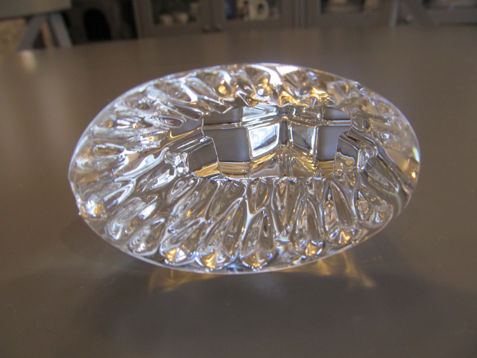 STUEBEN CRYSTAL 4″ STAR PATH PAPERWEIGHT / FIGURINE 2 CHIPS ON BASE