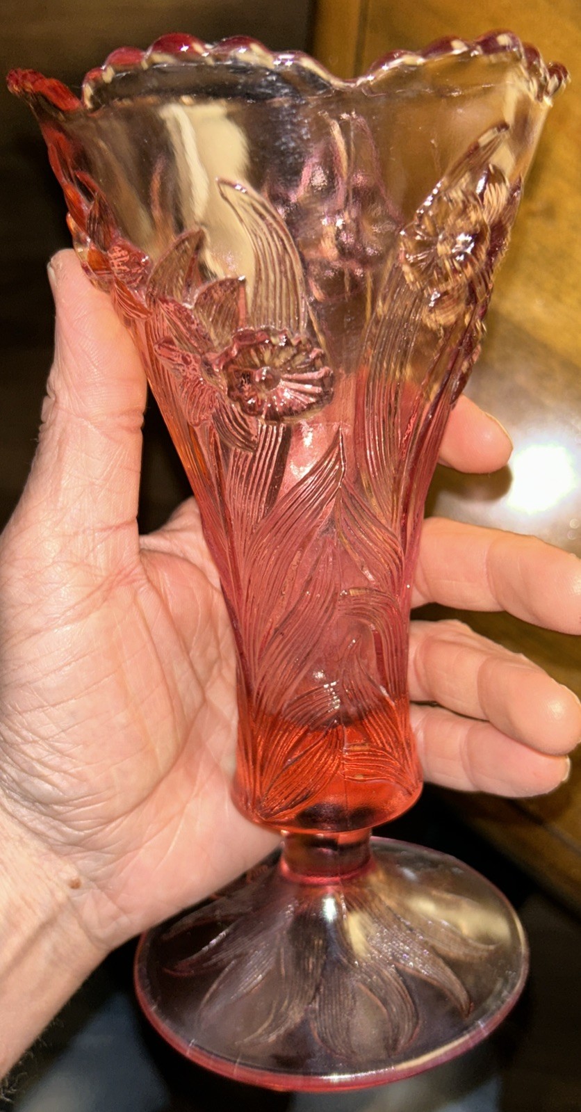 FENTON ART GLASS DUSTY ROSE PURPLE/PINK 7 1/2 ” DAFFODIL VASE, 95TH ANNIVERSARY