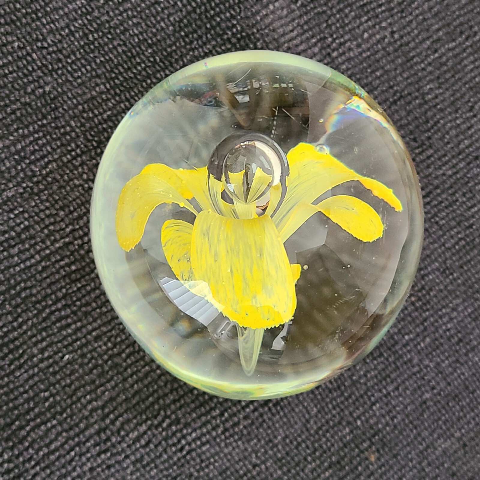 Vintage Art Glass Paperweight Daffodil Flower Yellow Spring Bubbles 2.5 inches