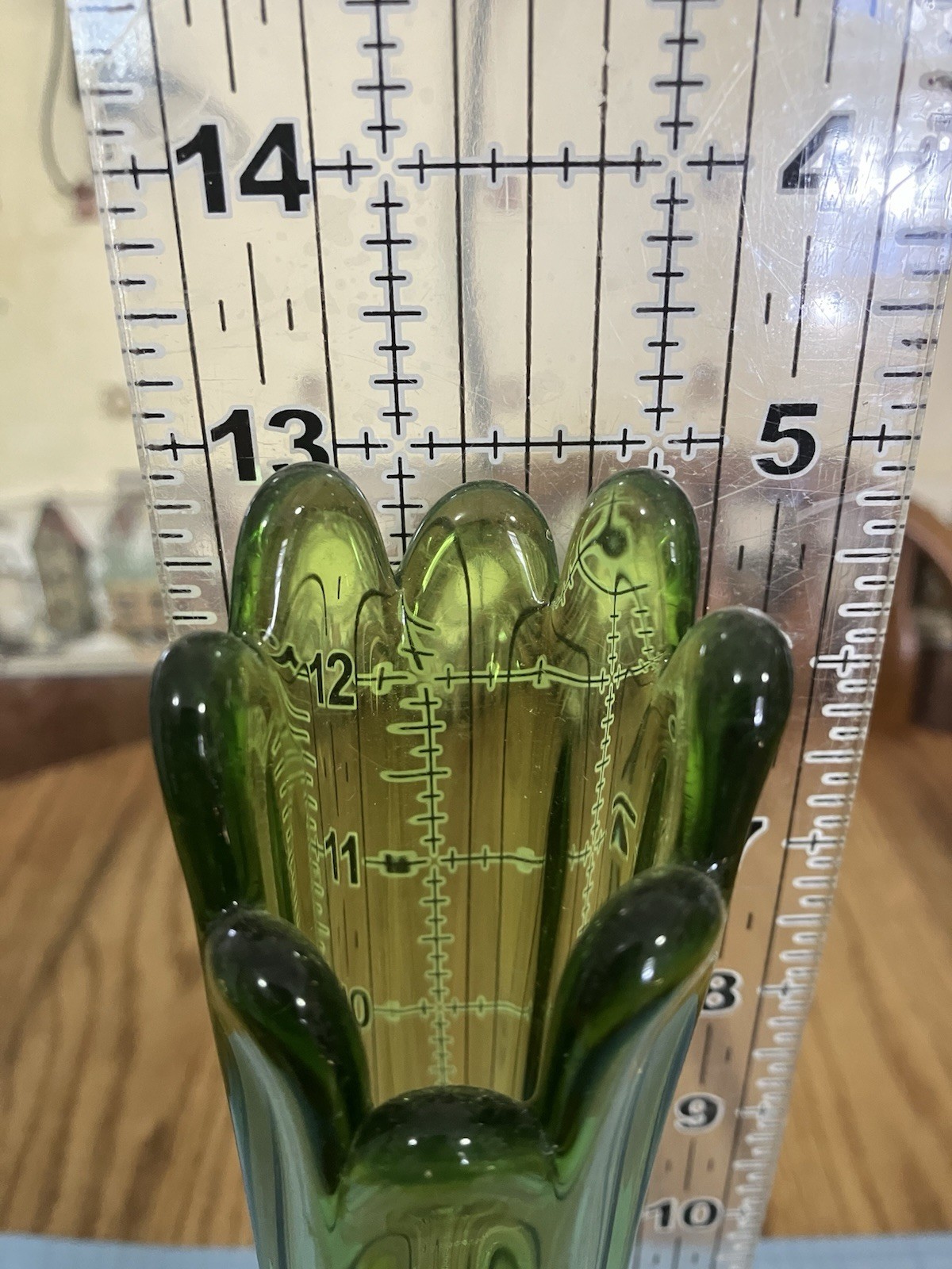 LE SMITH MCM Green Avocado 13” Smooth Swung Vase
