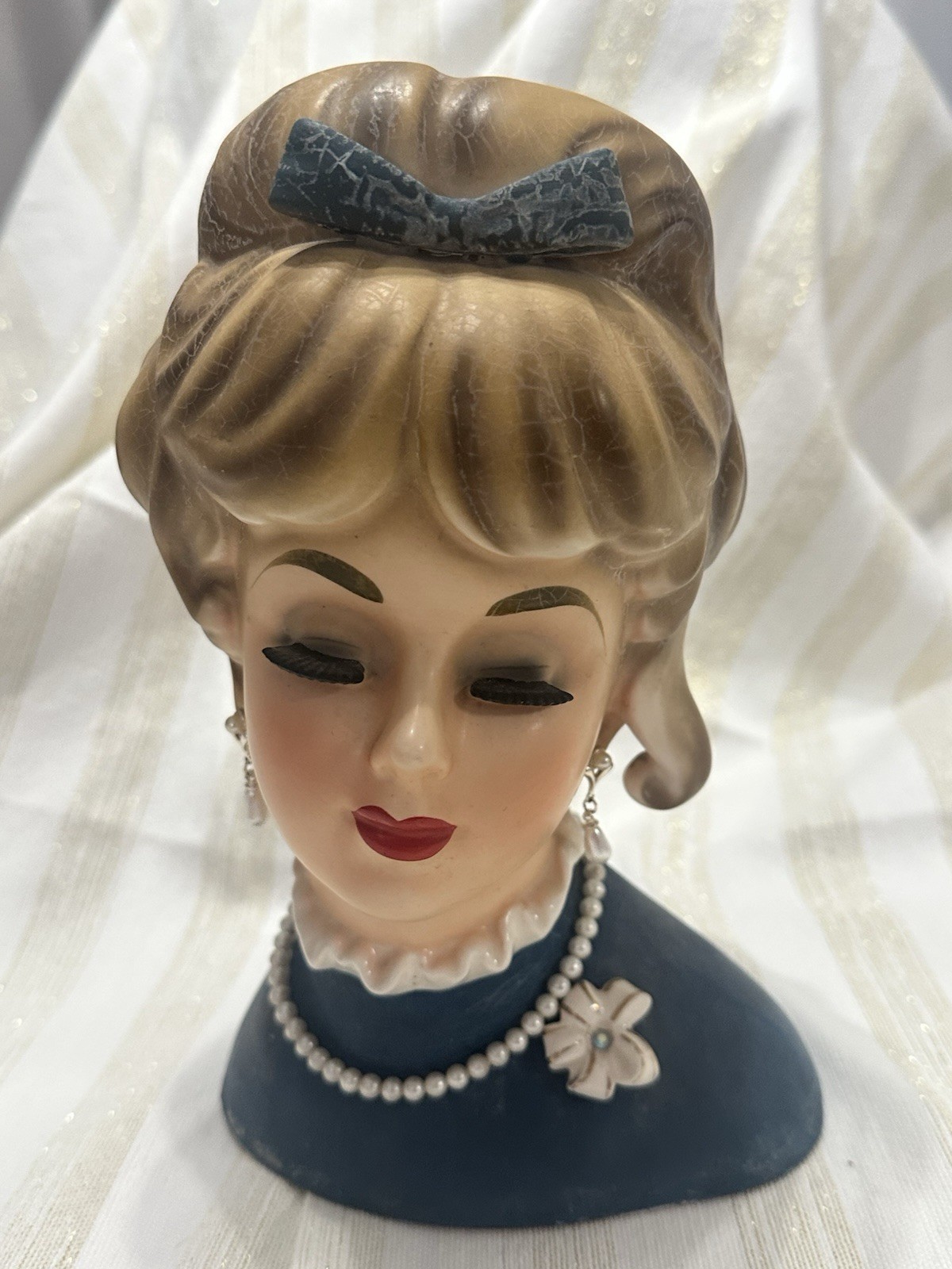 Vintage Lady Head Vase Napcoware C6986 9” Tall Blue Bow Pearl Earrings Necklace