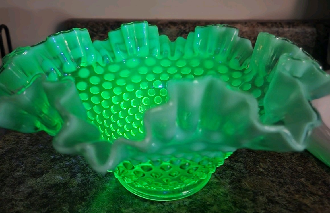 Rare Vintage Fenton Green Opalescent Hobnail 10 1/4″ Uranium Glass Ruffle Bowl