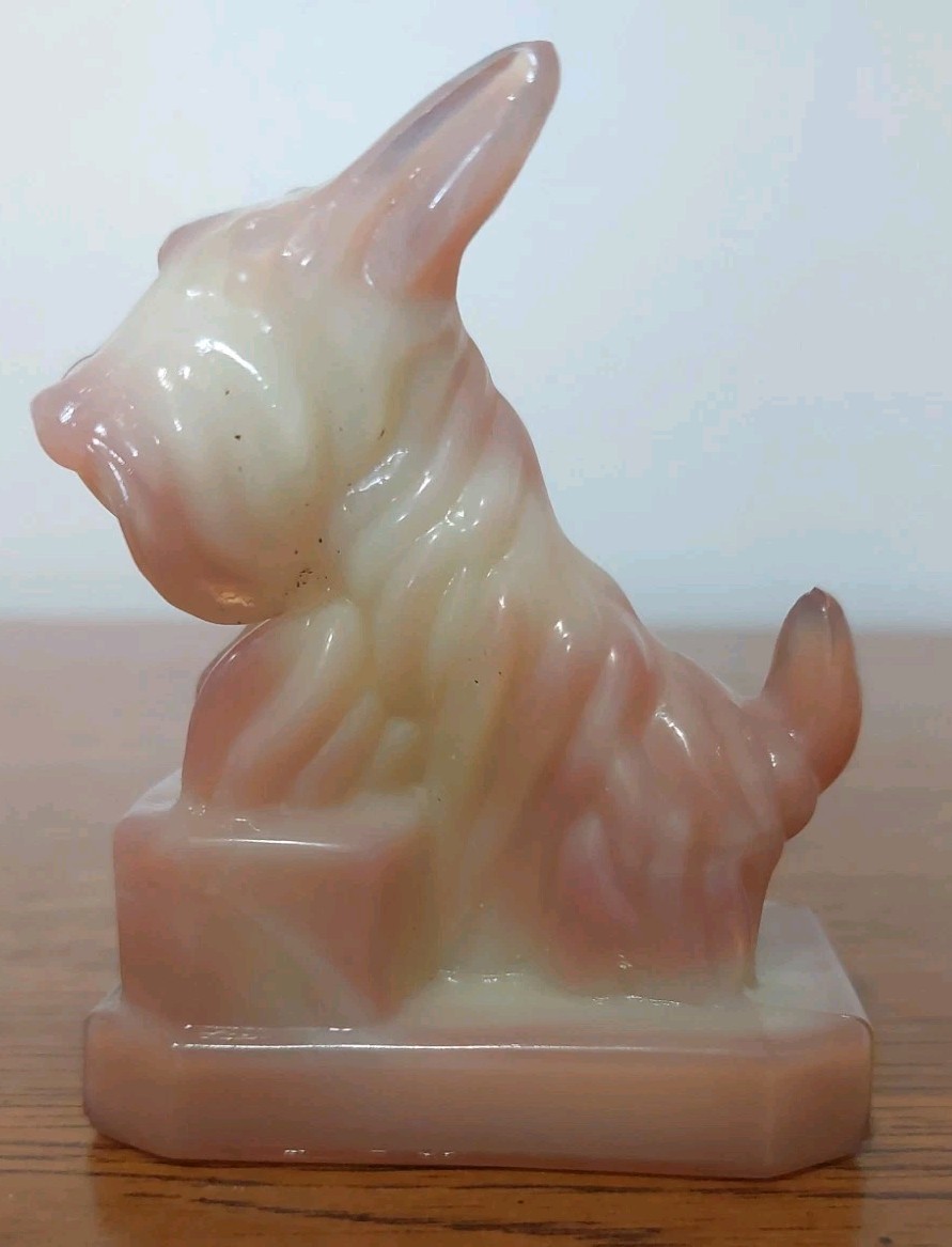 Boyd Art Glass JB Scottie Dog Figurine Ivory Blush Slag Glows Bright EC
