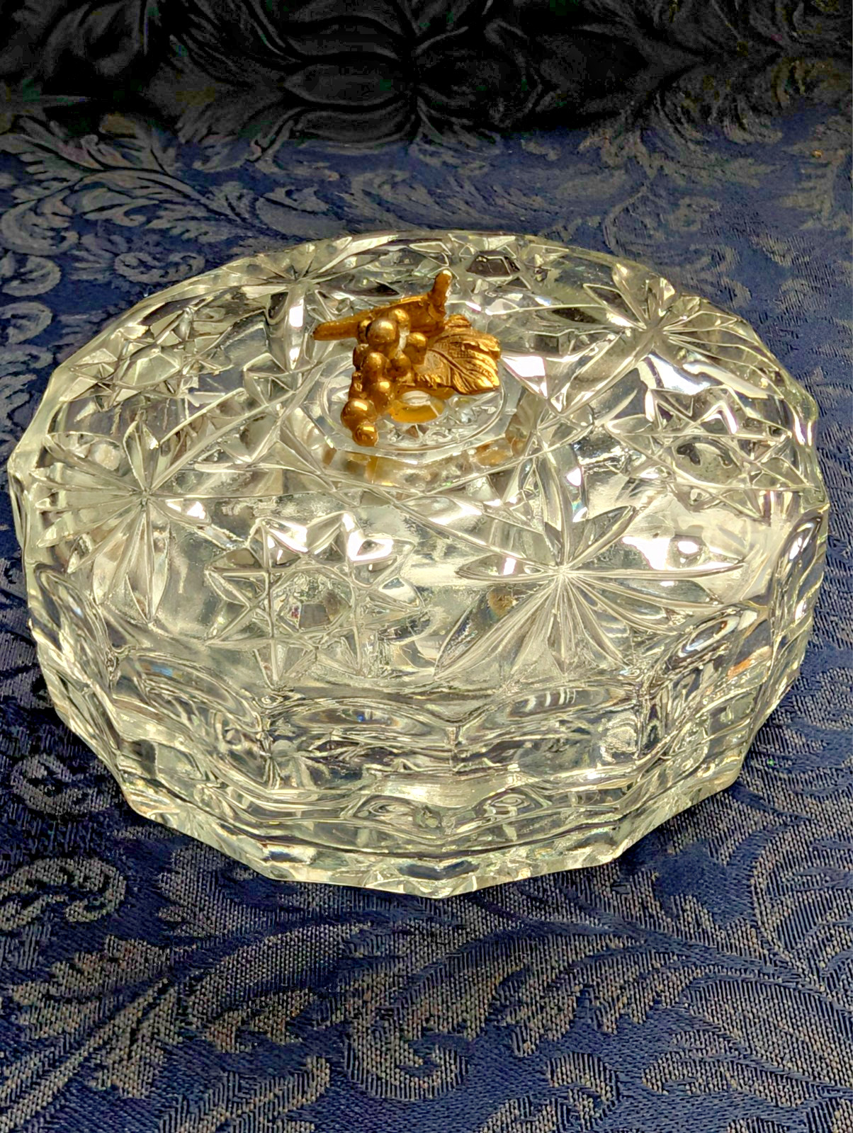 VTG POWDER BOX 5” WITH GOLD GRAPES EAPC PATTERN ITALY ~ EUC