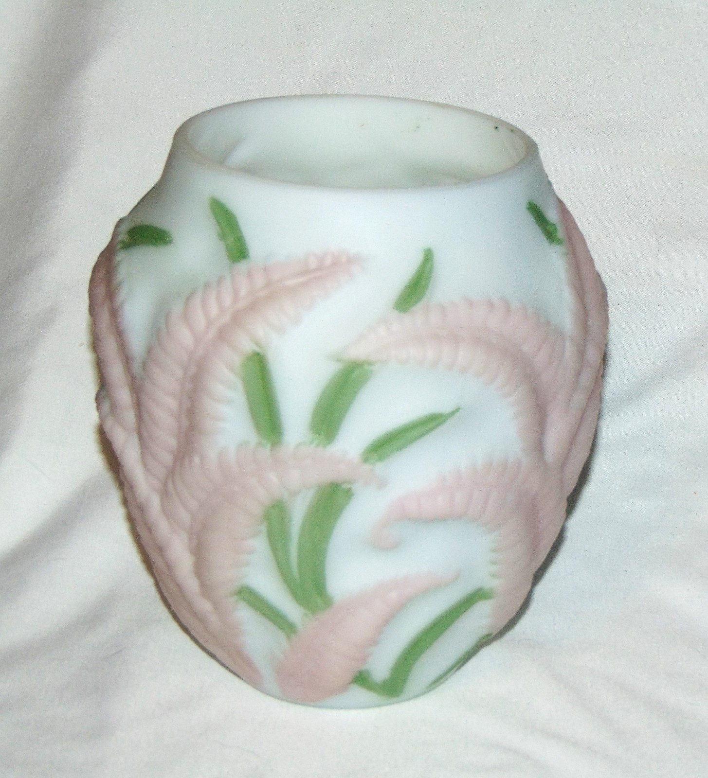 Pretty, Phoenix Consolidated Glass Fern Vase 7″ – White/Pink/Green
