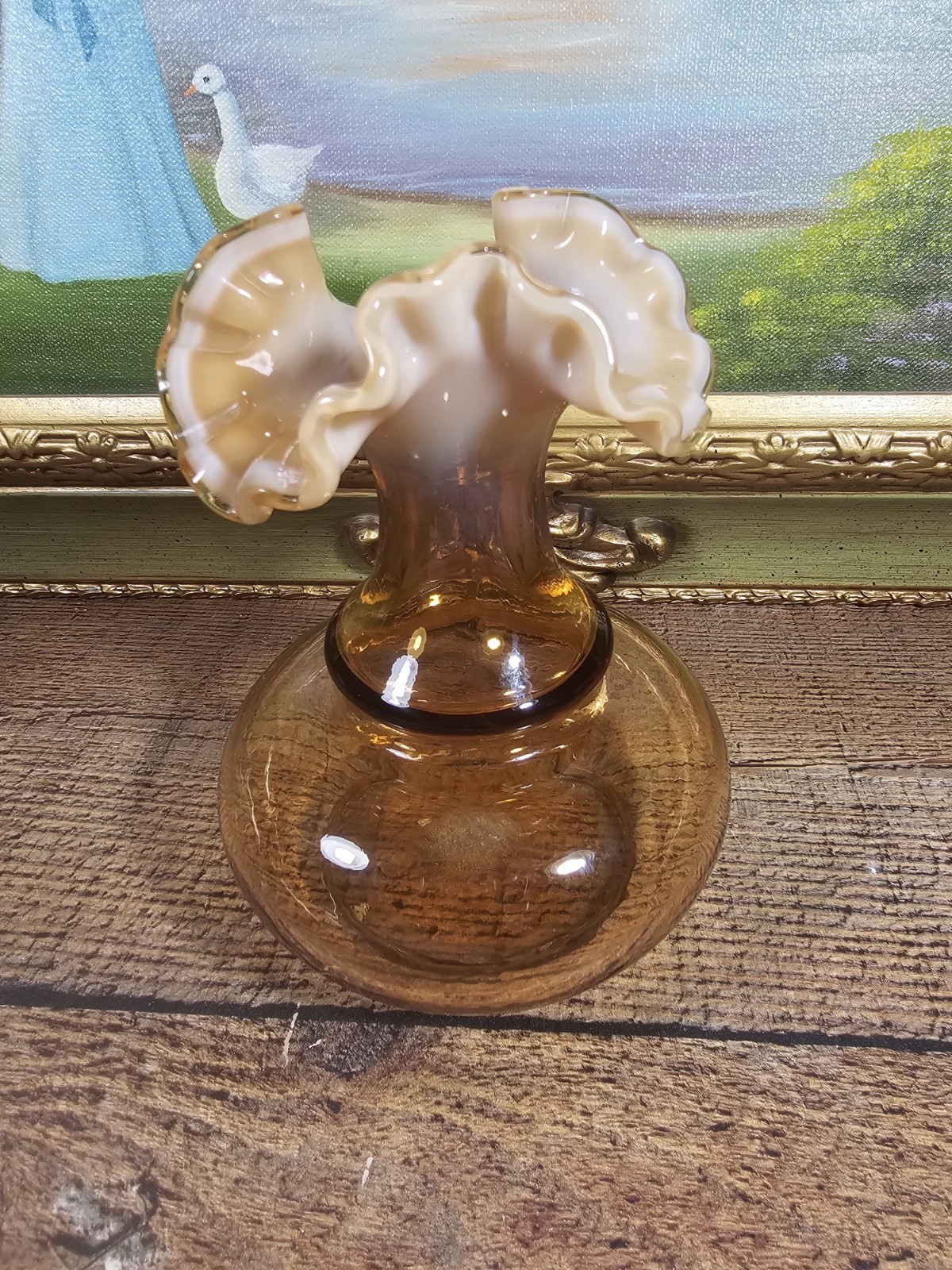 VTG 1980s Fenton Cameo Ruffled Top Opalescent Art Glass Vase,6.5″