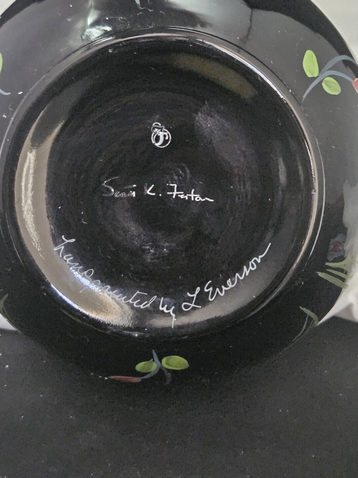 FENTON – VINTAGE hand painted black glass vase – signed