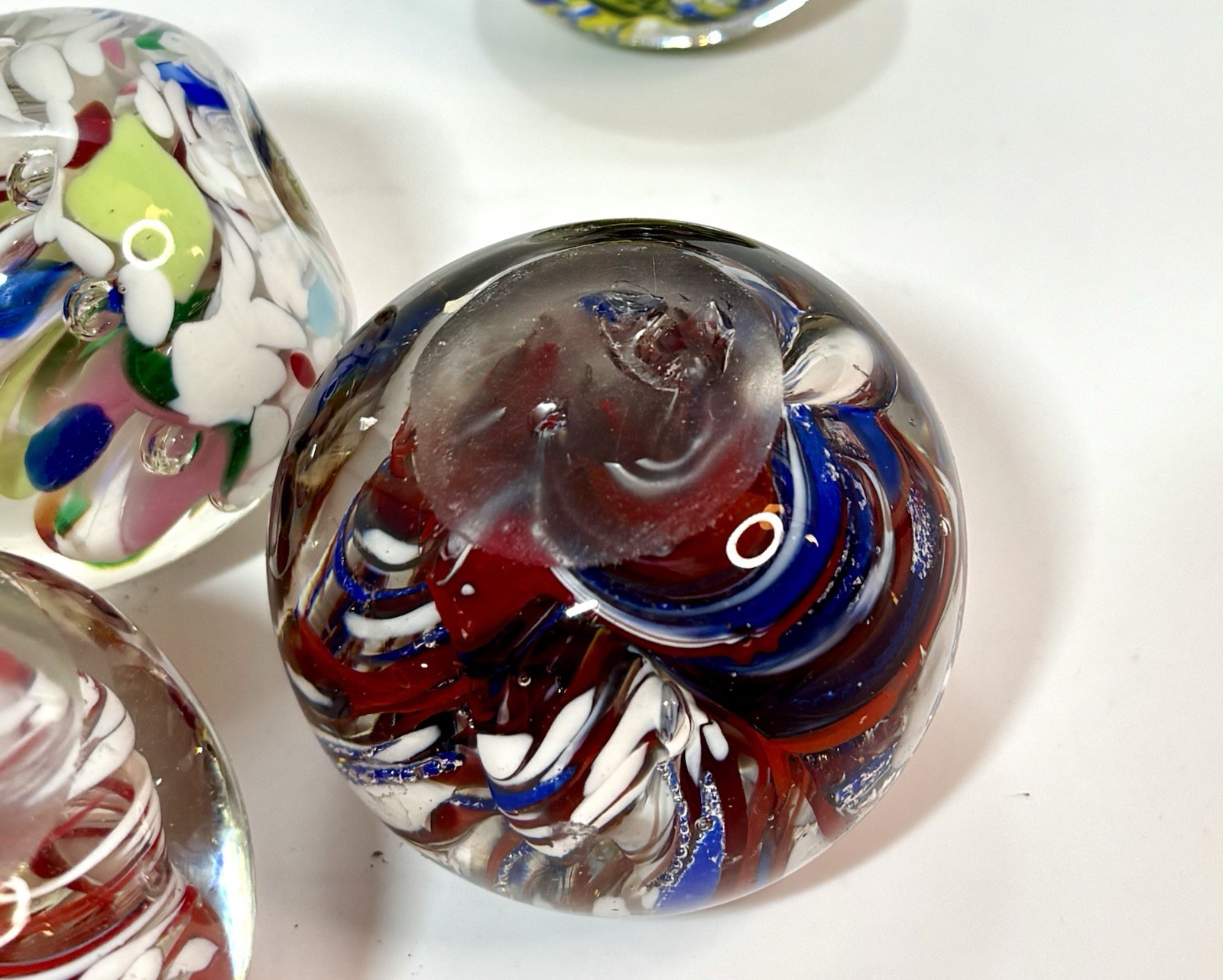 4 Glass Paperweights Small Spheres Ball Globe (Unbranded 2.5″+ 2”)