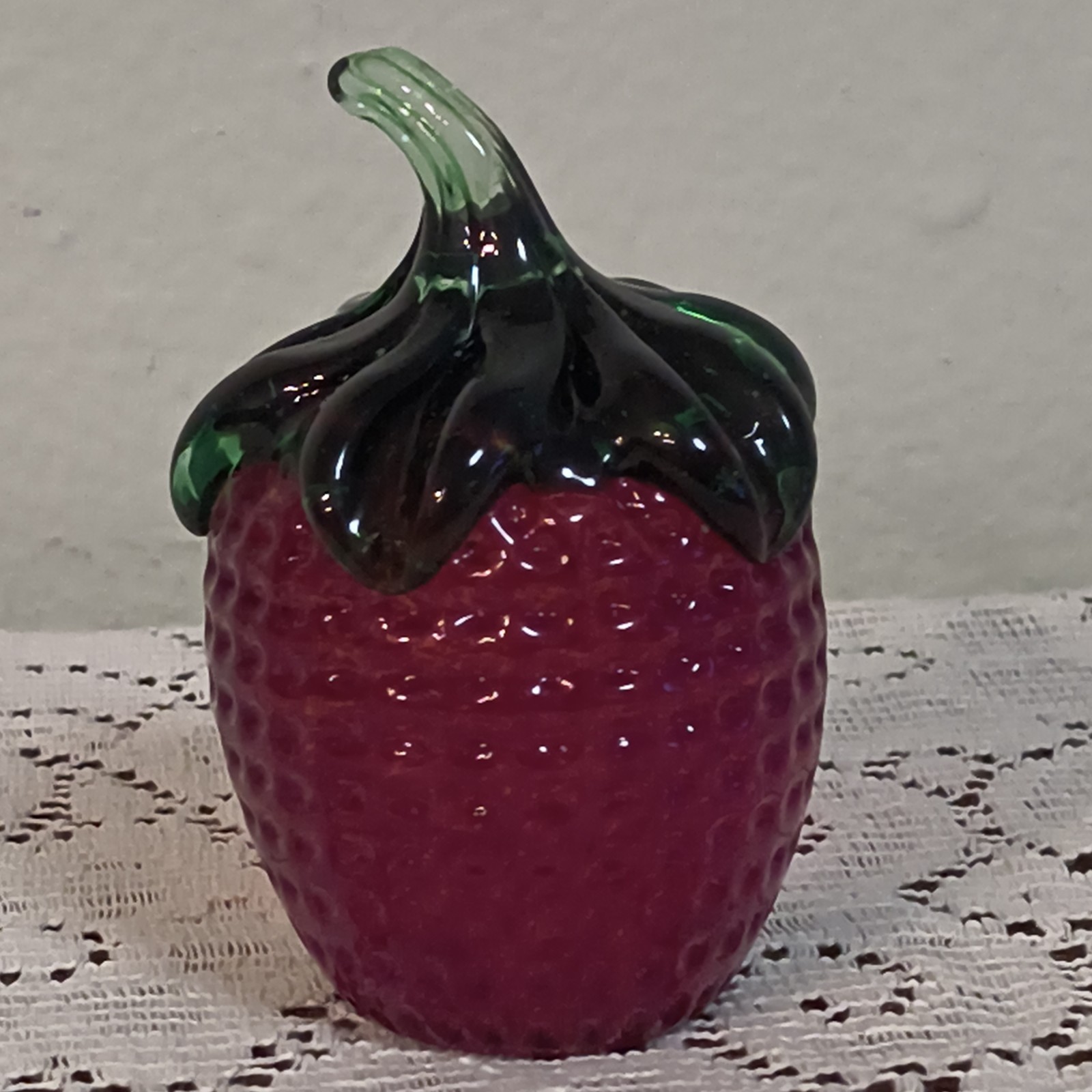 Vintage Gibson Blown Glass Strawberry Paperweight Cased Red Uranium Core Glow