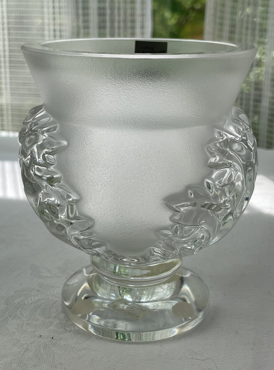 LALIQUE France ST. CLOUD CRYSTAL Frosted Vase With ACANTHOS Leaves Signed 4.5″