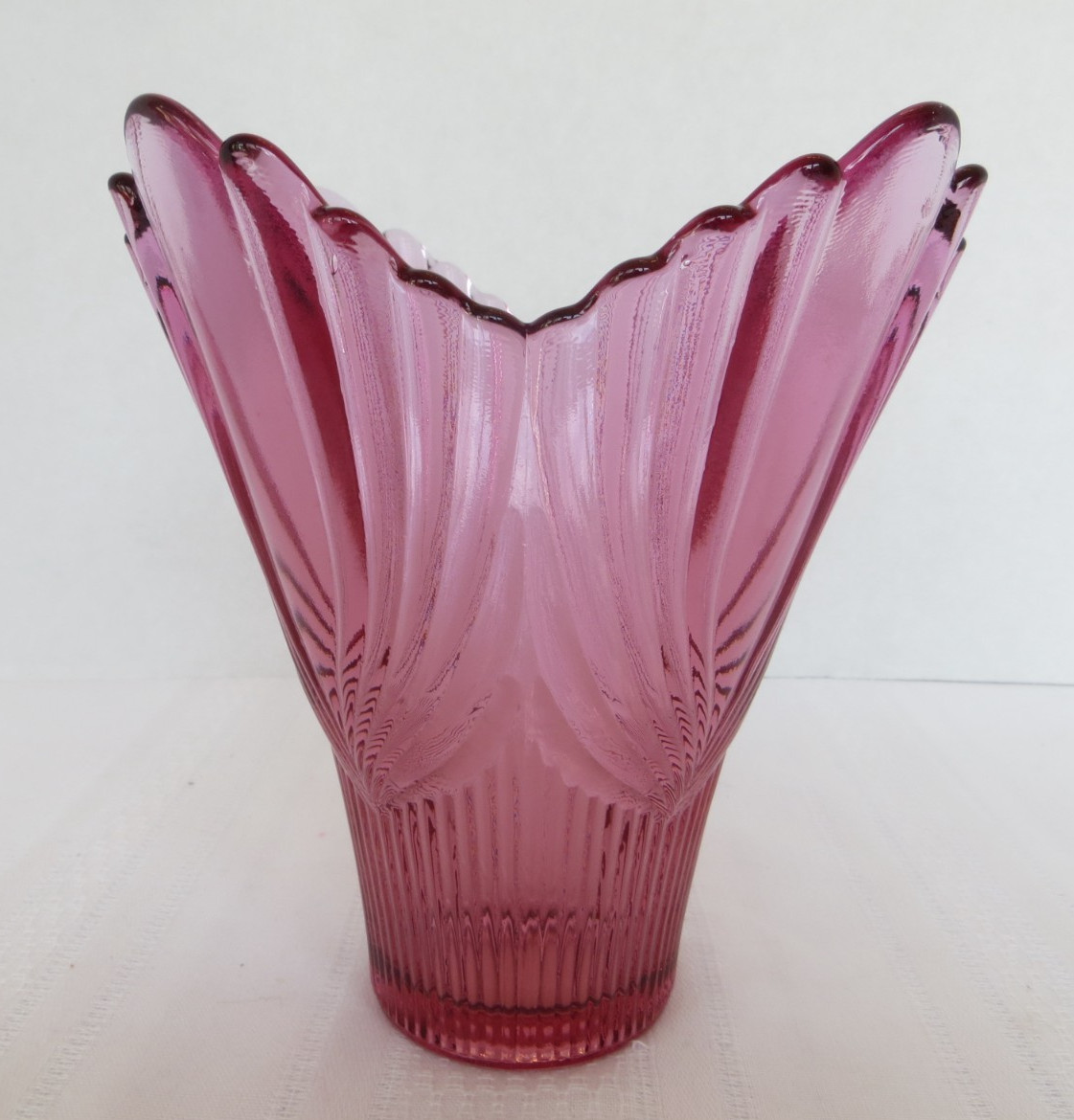 Vintage 1980 Pretty FENTON Art Glass Beauty Dusty Rose Spun Drapery 7 Inch Vase