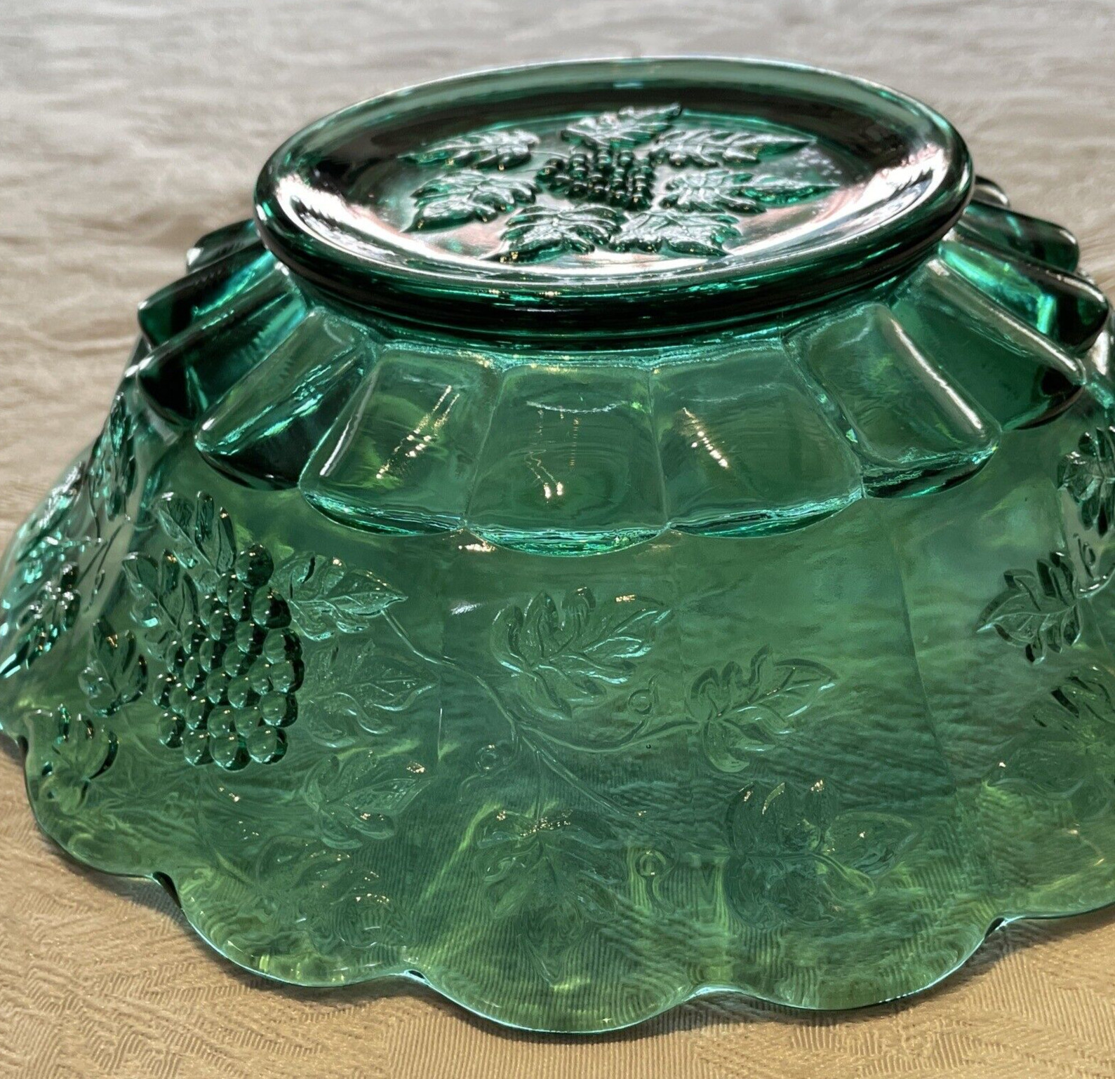 Fenton Forest Green Bowl Fluted Edges Grapes & Leaves Approx. 10″ Round Vintage
