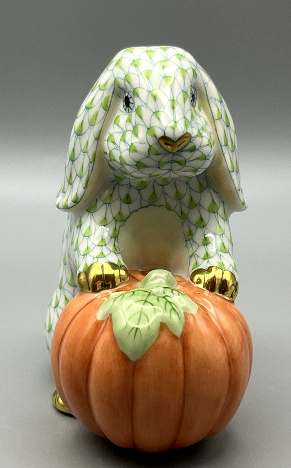 Herend Figurine Autumn Bunny w/ Pumpkin Key Lime Fishnet