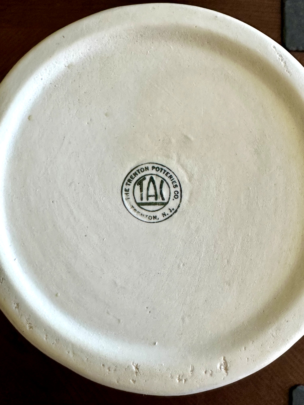TRENTON ART POTTERY TAC 16″ WHITE EMPIRE FLOOR VASE