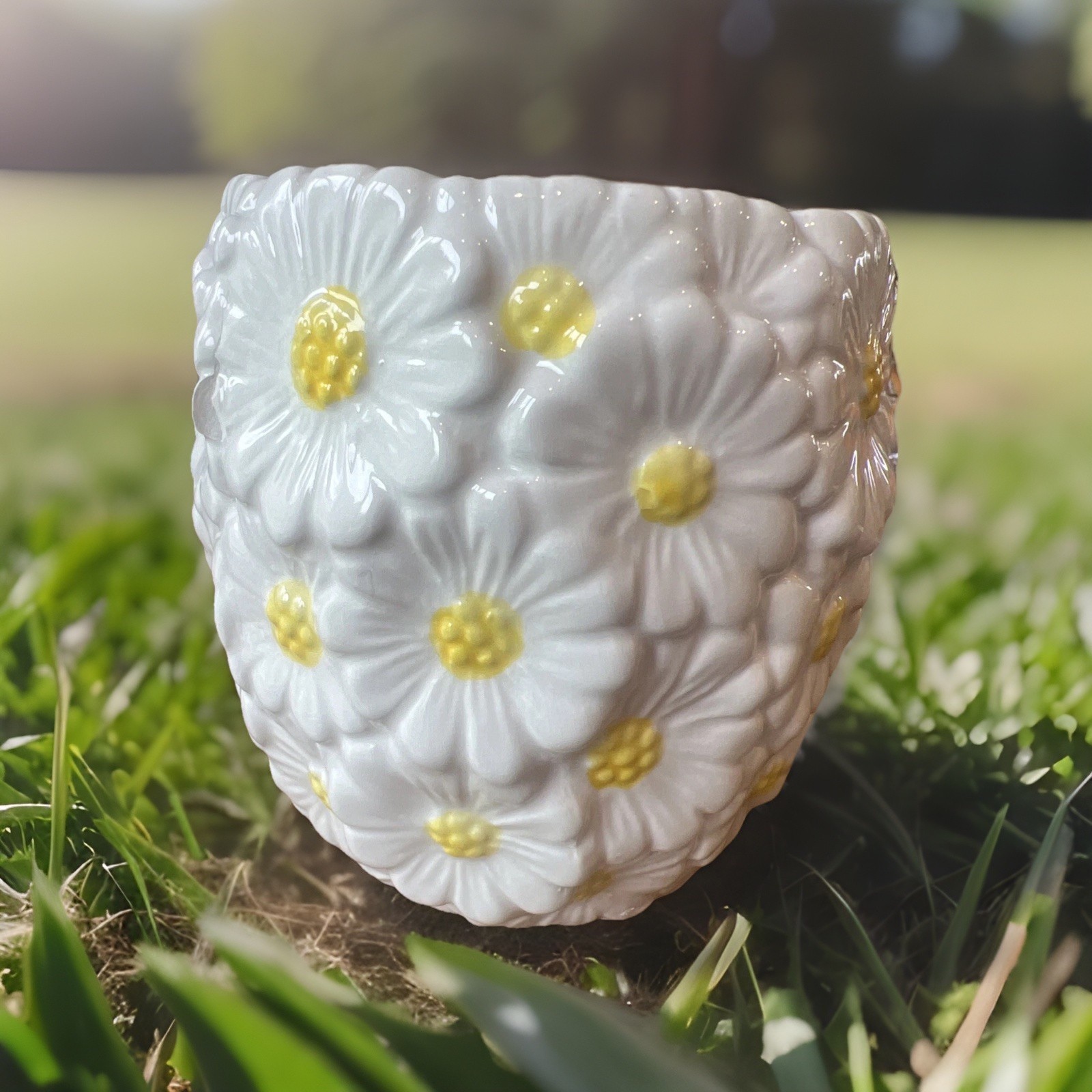 Vintage 3D Daisy Flower Pot Summer Planter cottage-core shabby chic 5” Tall