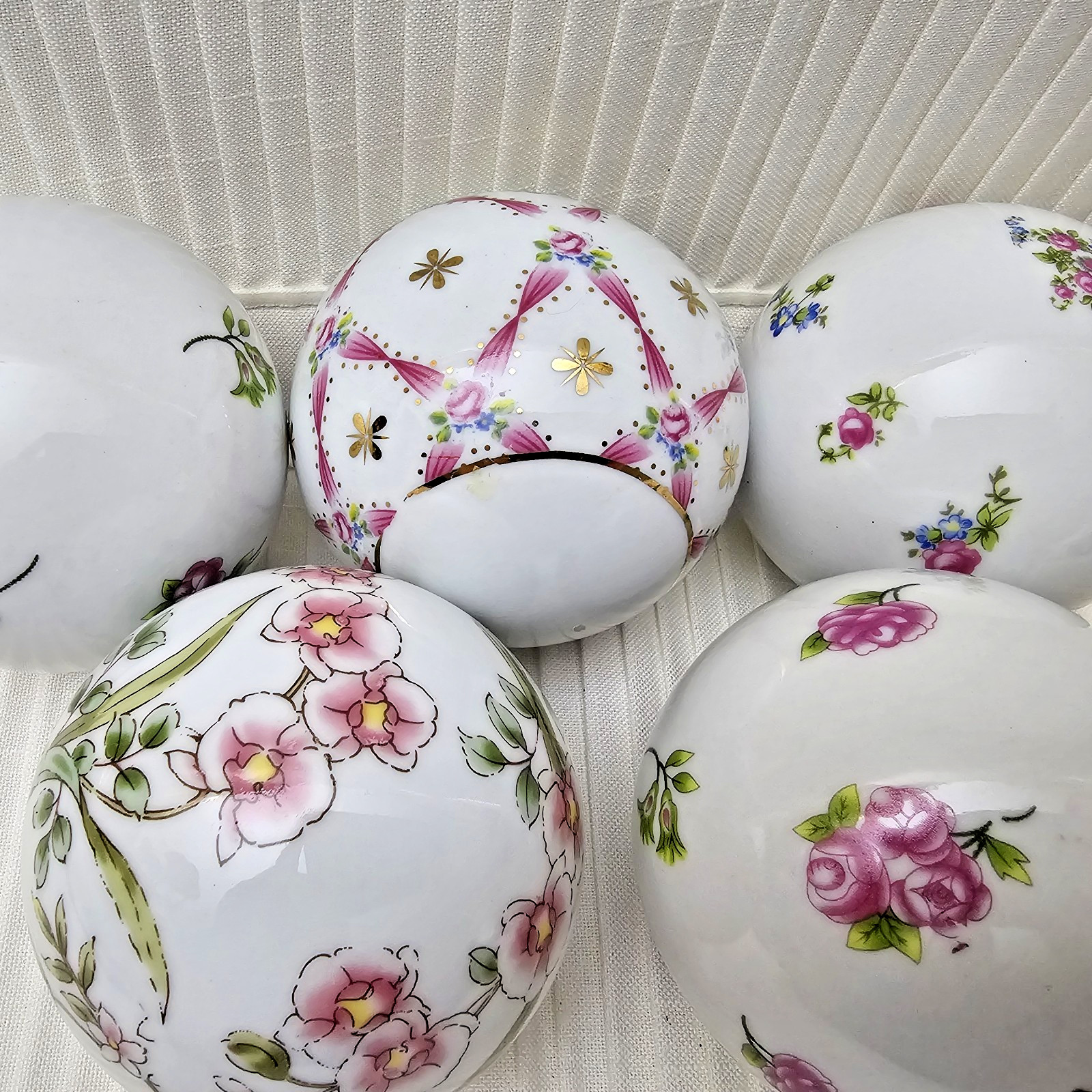 Lot of 5 Vintage Porcelain Orbs Decorative Floral Balls Chintz Motif BA