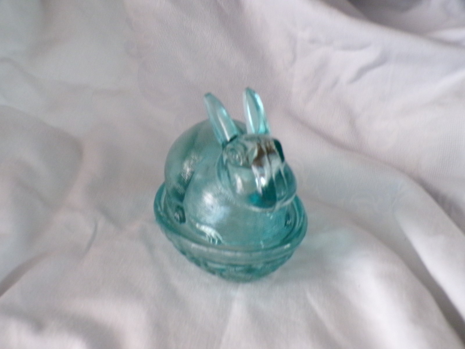 Vintage Rabbit Bunny On Nest Blue Glass Unmarked Woven Basket 4.5″
