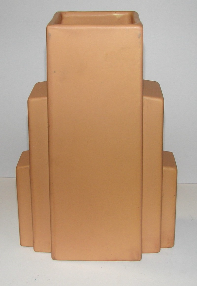 Coors, Colorado Sky Scraper Pottery Vase in Mexican Sand Color, Height 8-3/4″