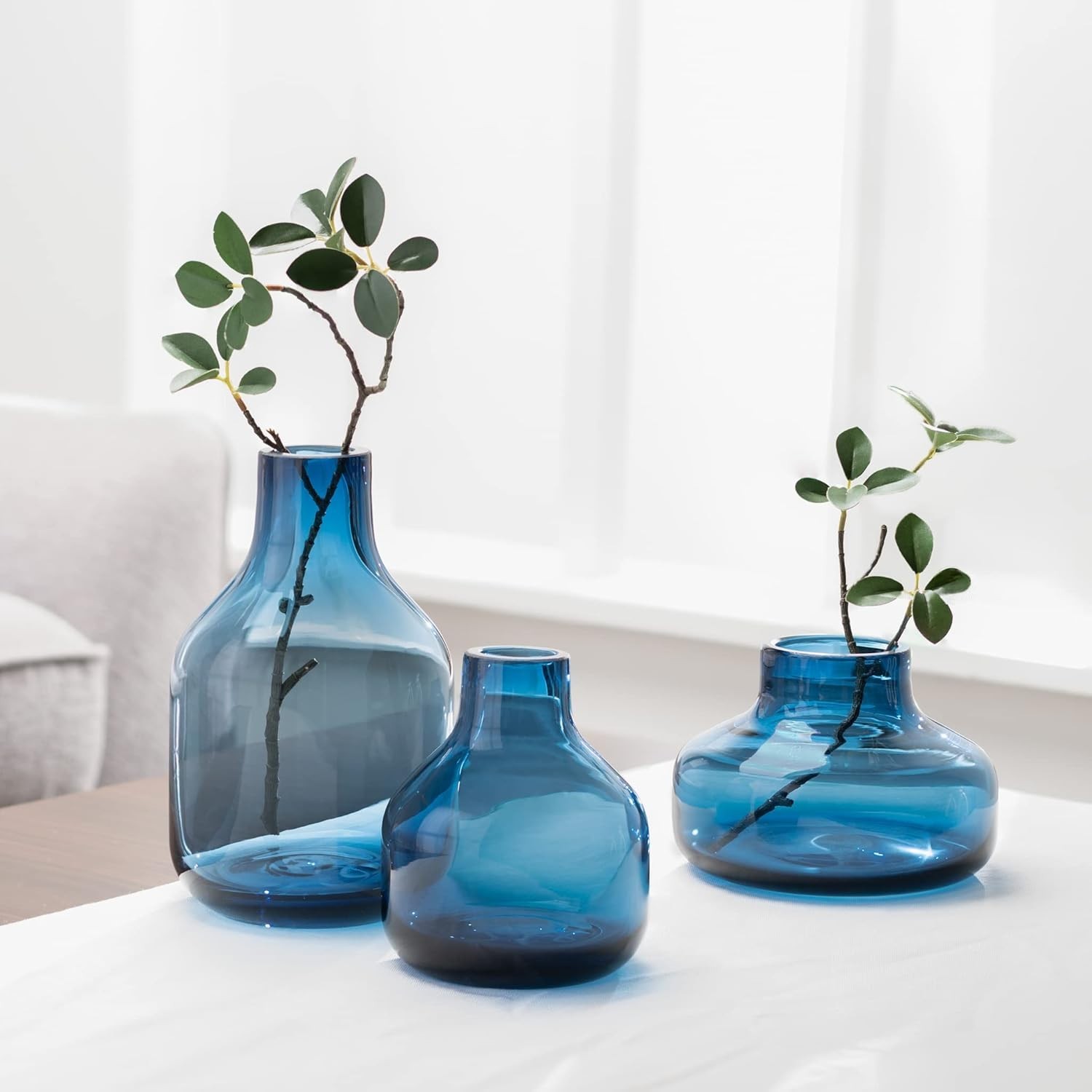 Versatile 5″ Tall Blue Glass Vase – Ideal for Blooms & Elegant Centerpieces
