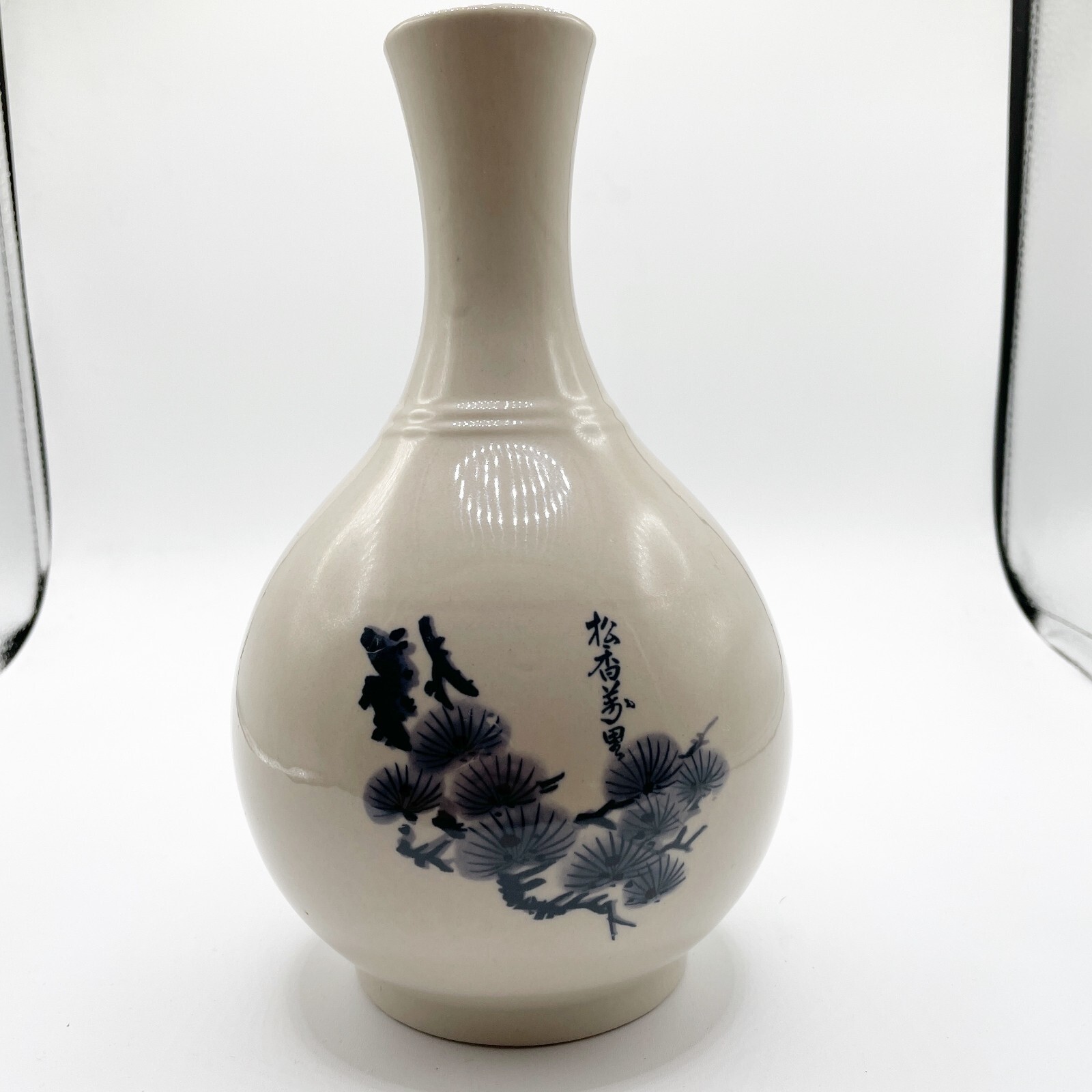 Royal China Vintage Yeong Heung Korea Blue Floral Creamware Pottery Vase