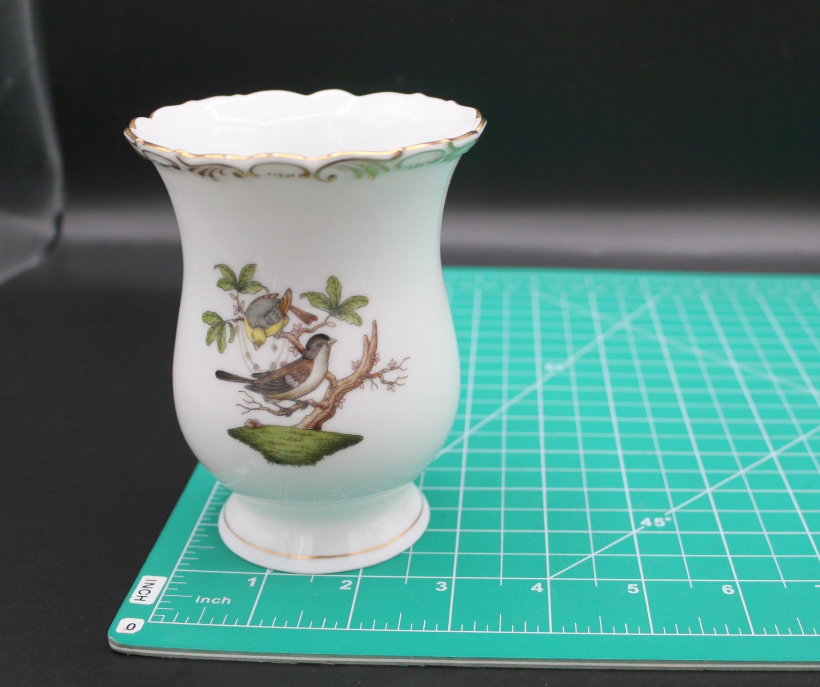 Herend Porcelain Rothschild Bird Vase 4-5/8″H 7139-0-00/RO