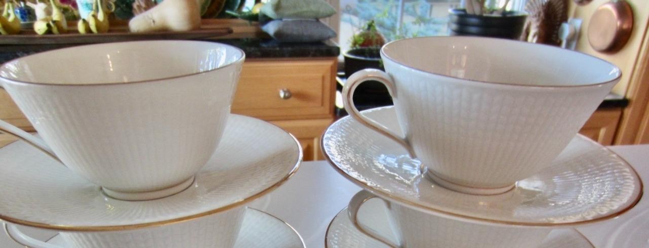 Rorstrand Drottningholm 2 Breakfast CUPS & SAUCERS 4¼”D White wGold Trim Sweden