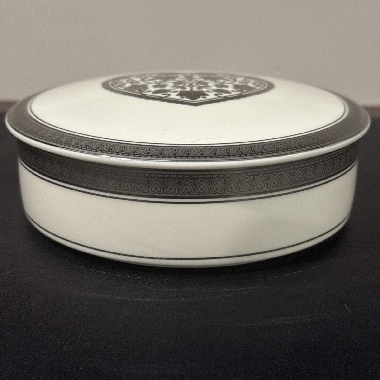 Mikasa Platinum Heart L 3288 Fine China Round Trinket/Jewelry Box 4”