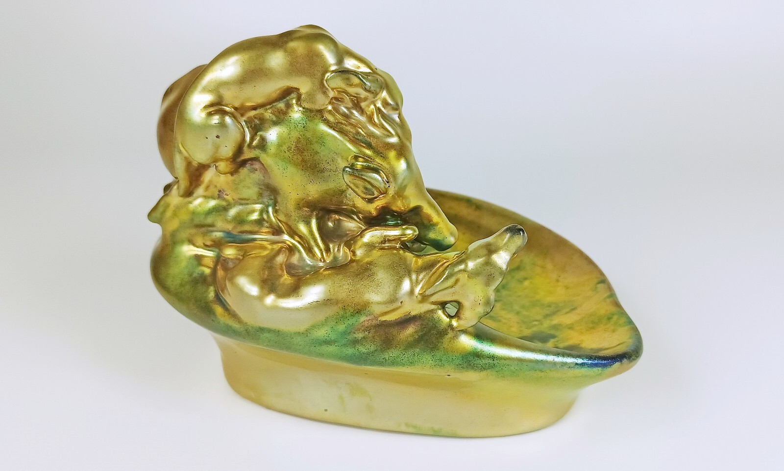 ZSOLNAY, EOSIN GLAZED PORCELAIN BUSINESS CARD HOLDER, DOGS HUNTING A BOAR (B153)