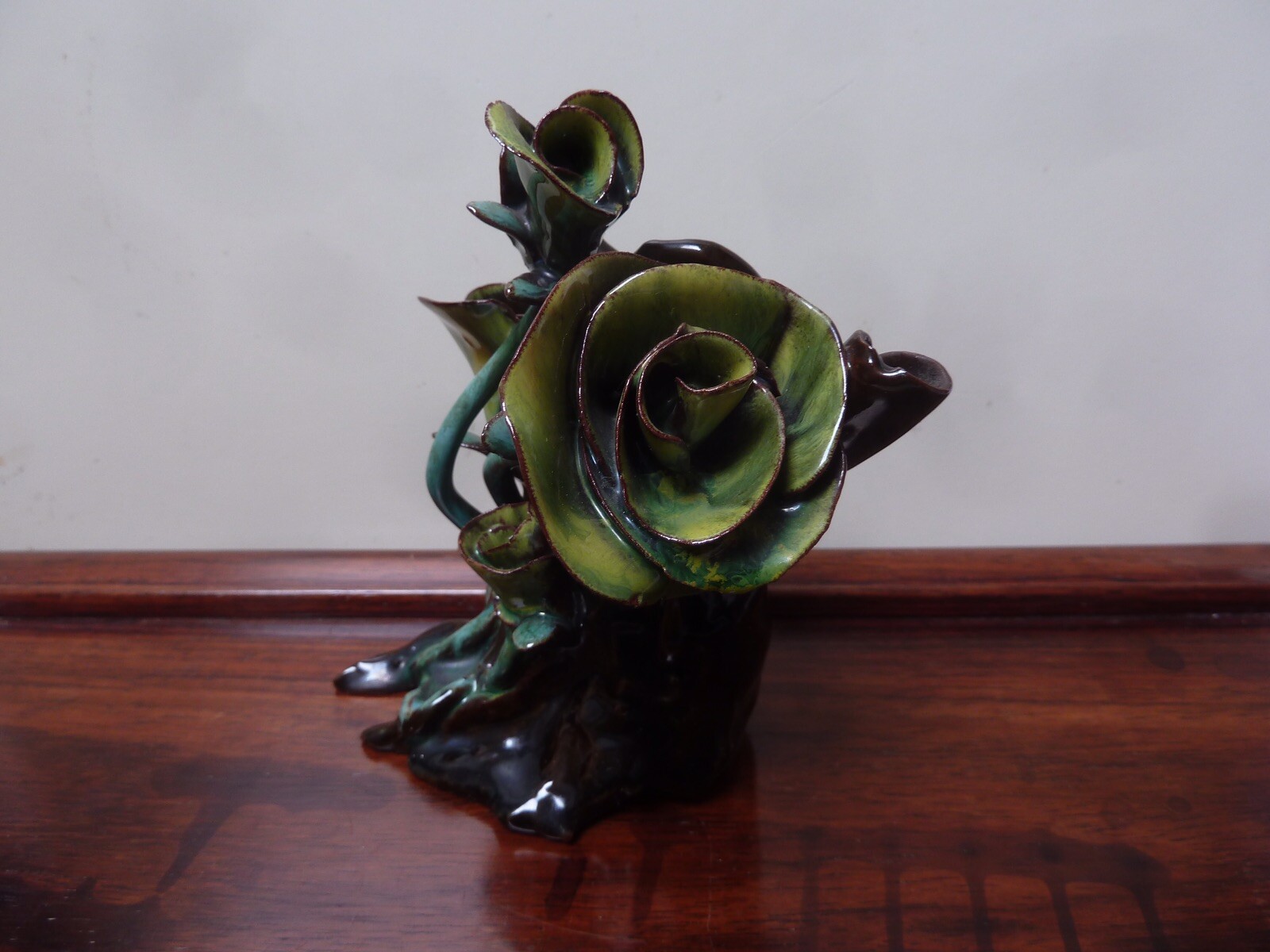 VINTAGE MAJOLICA BUD VASE OR PLANTER APPLIED 3D ROSES FLOWERS ASIAN STYLE