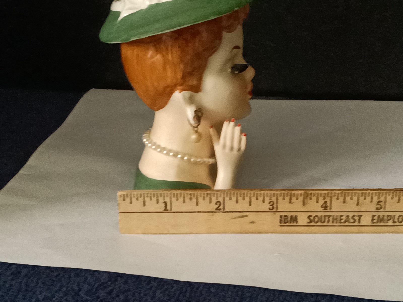 Vintage Lee Wards 4 1/2″ Lady Head Vase w/Green Hat, Pearl Necklace & Earrings