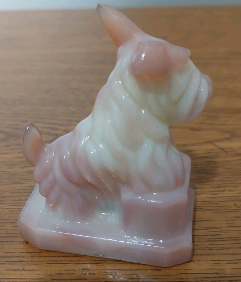Boyd Art Glass JB Scottie Dog Figurine Ivory Blush Slag Glows Bright EC