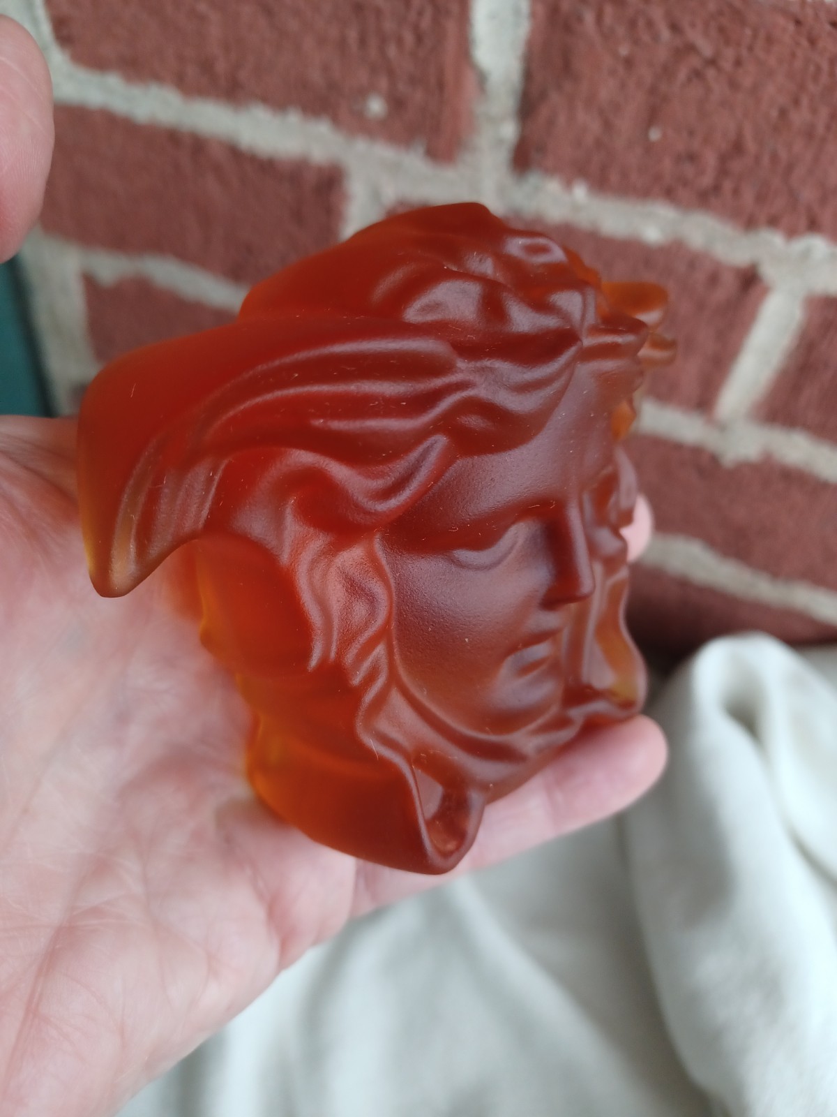 VINTAGE ROSENTHAL VERSACE FROSTED AMBER CRYSTAL MEDUSA LUMIERE PAPERWEIGHT read