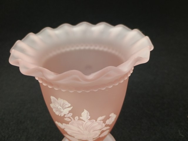 Westmoreland Hand Painted Flowers Peach Pink Frosted 5-3/8″ Bud Vase PNKB23