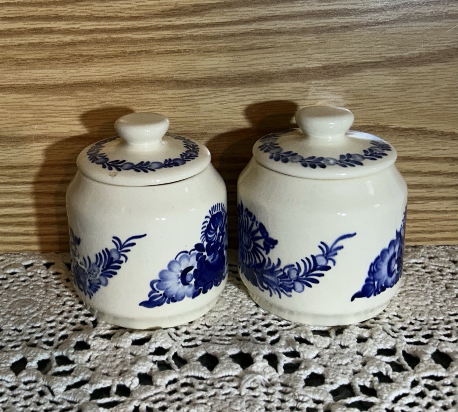 Vtg Staffordshire England Ginger Jar Blue White Floral Porcelain w Lid Urn Vase
