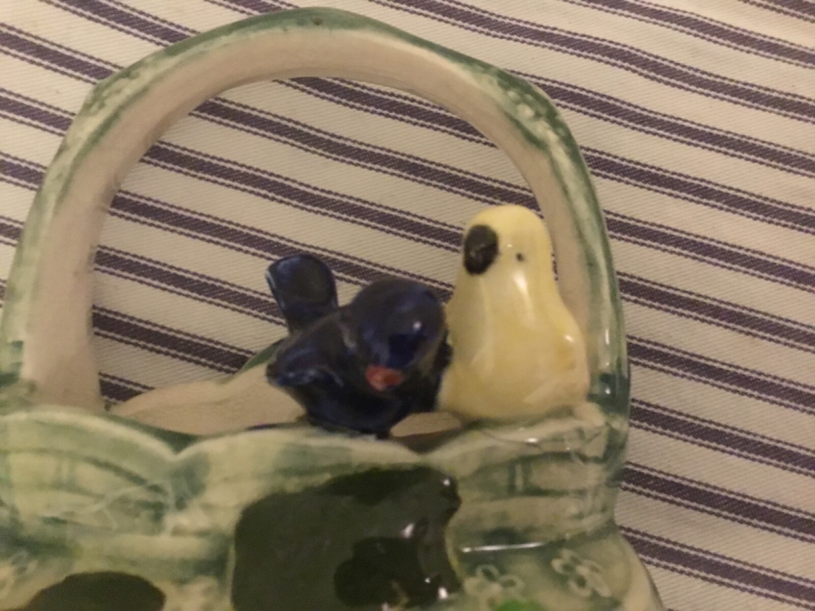 VIntage ceramic 2 Birds in Basket WALL POCKET 6.5 x 4.5 unbranded grapes