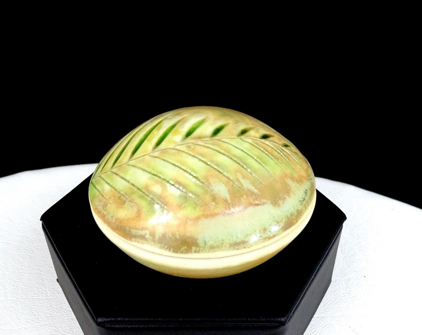 ASIAN STUDIO ART POTTERY WHEELTHROWN LEAF ETCHES DRIP GLAZE 1 5/8″ PILL BOX