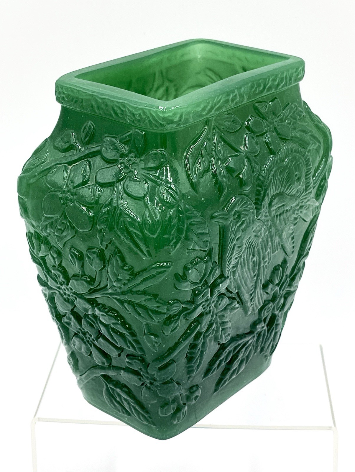 Lenox Imperial Glass Jade Chickadee Vase 6 3/8” Tall Opaque With Shiny Finish