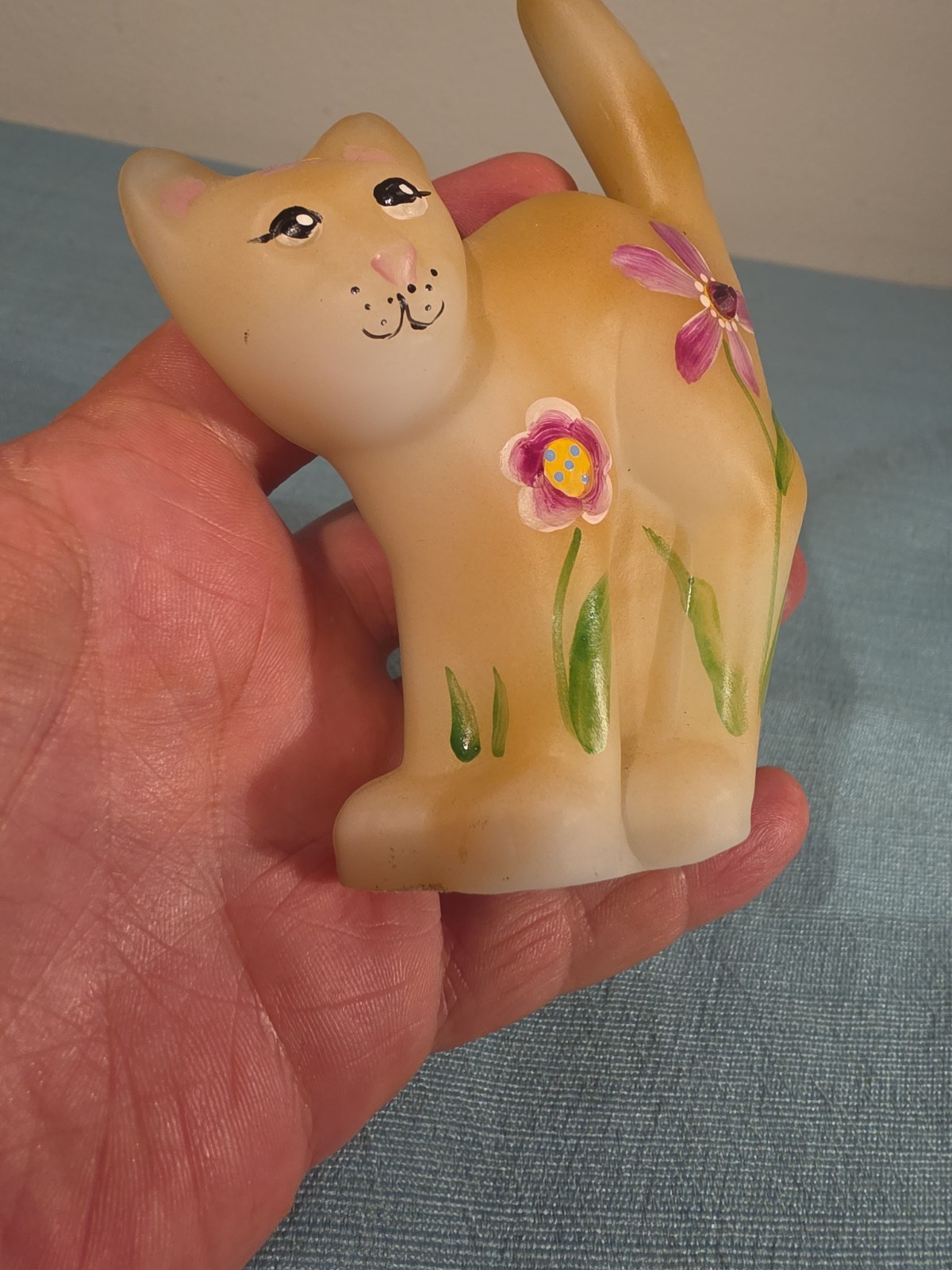Fenton Opal Scaredy Cat By Jeanne Cutshaw (1968-74) 4.5″