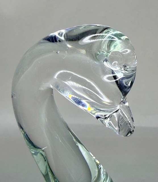 2 pc. Art Glass Swans Green and White Hand Blown Glass, 4 1/2 in x 3 1/4 in.