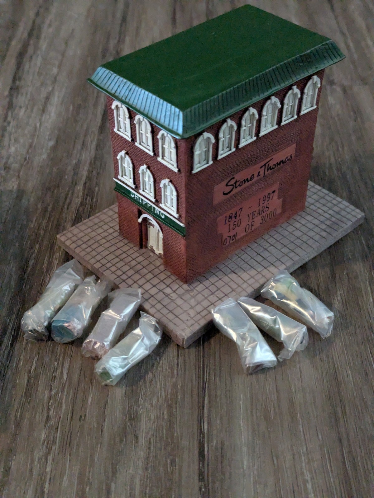 Stone & Thomas Promotional Store Figurine The Beehive Limited Ed. #0701/3000 WV